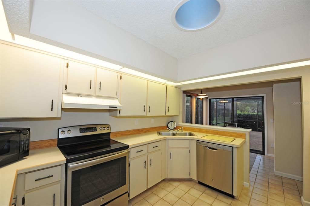 For Sale: $337,000 (2 beds, 2 baths, 1542 Square Feet)