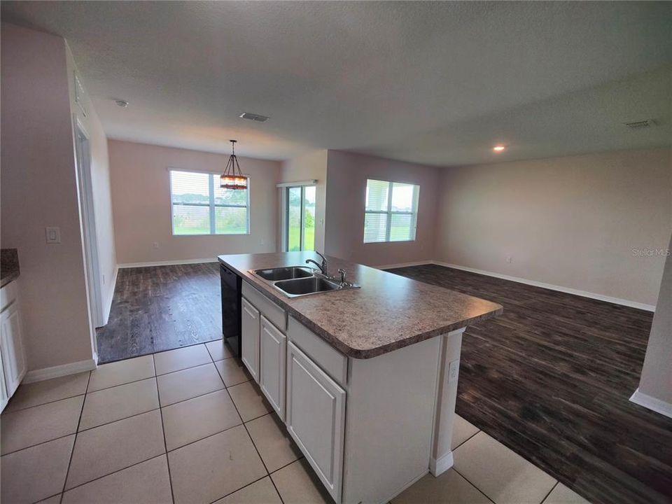 Active With Contract: $2,299 (3 beds, 2 baths, 1672 Square Feet)