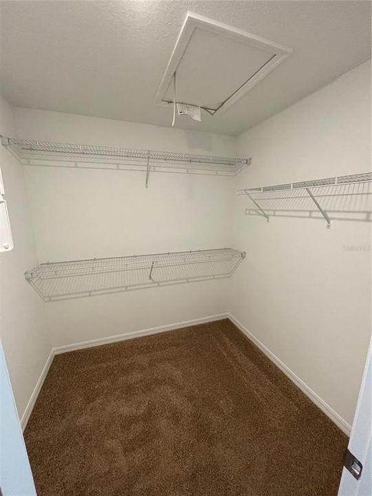 MASTER WALKING CLOSET