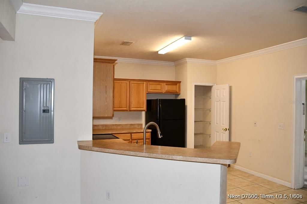 For Rent: $1,295 (1 beds, 1 baths, 700 Square Feet)