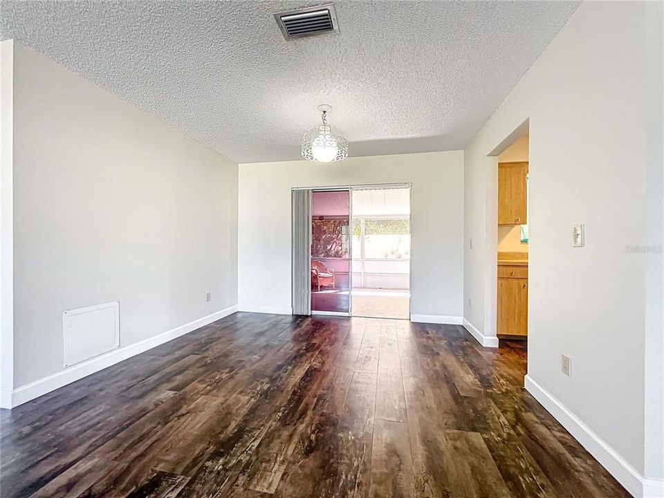 Recently Sold: $265,000 (2 beds, 2 baths, 1101 Square Feet)