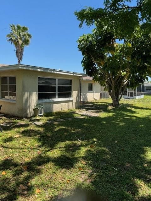 Active With Contract: $199,900 (2 beds, 2 baths, 980 Square Feet)
