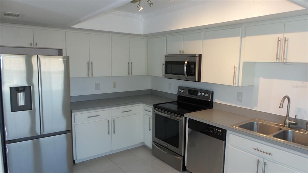For Sale: $299,900 (2 beds, 2 baths, 1380 Square Feet)