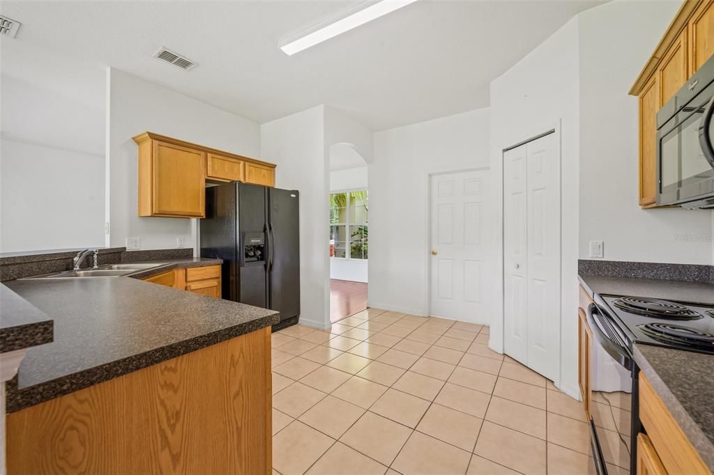 For Sale: $390,000 (4 beds, 2 baths, 1923 Square Feet)