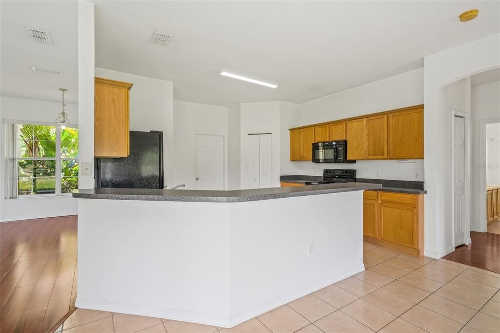 For Sale: $390,000 (4 beds, 2 baths, 1923 Square Feet)