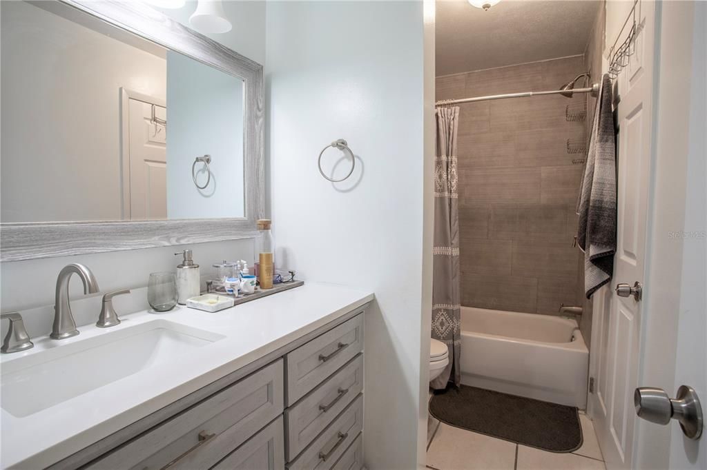 Active With Contract: $180,000 (1 beds, 1 baths, 742 Square Feet)