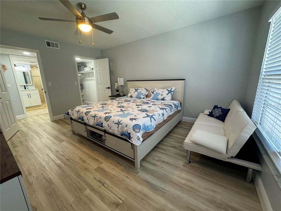 For Rent: $2,000 (1 beds, 1 baths, 880 Square Feet)