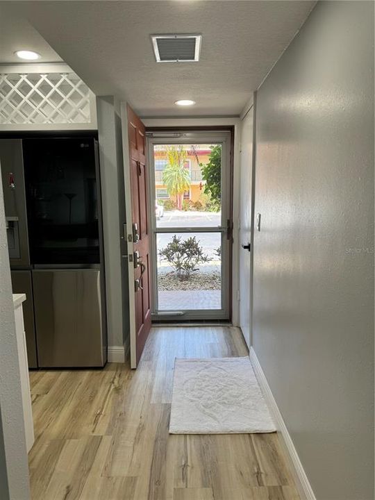 For Rent: $2,000 (1 beds, 1 baths, 880 Square Feet)