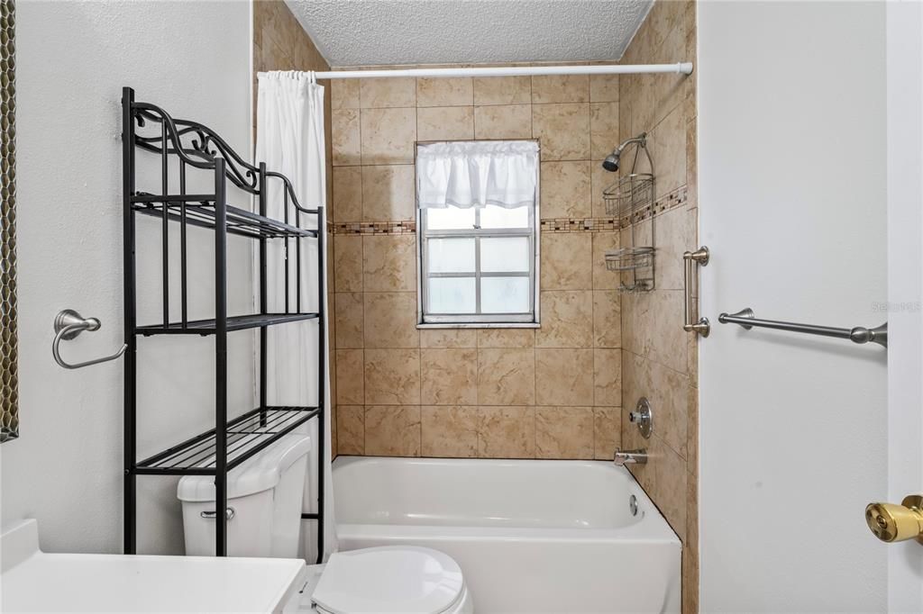 合同活跃: $169,500 (2 贝兹, 2 浴室, 1024 平方英尺)