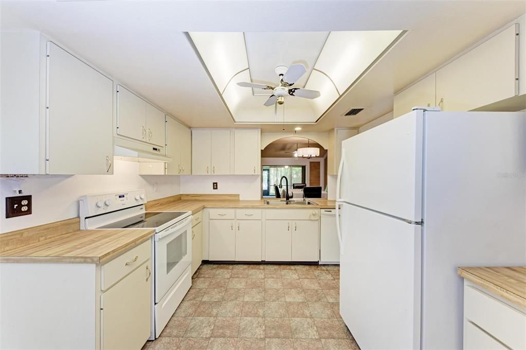 For Sale: $220,000 (2 beds, 2 baths, 1109 Square Feet)