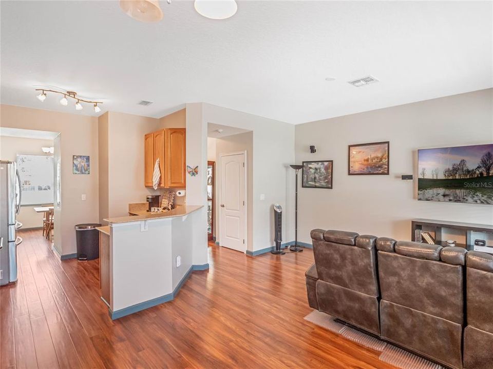 Active With Contract: $395,000 (3 beds, 2 baths, 1251 Square Feet)