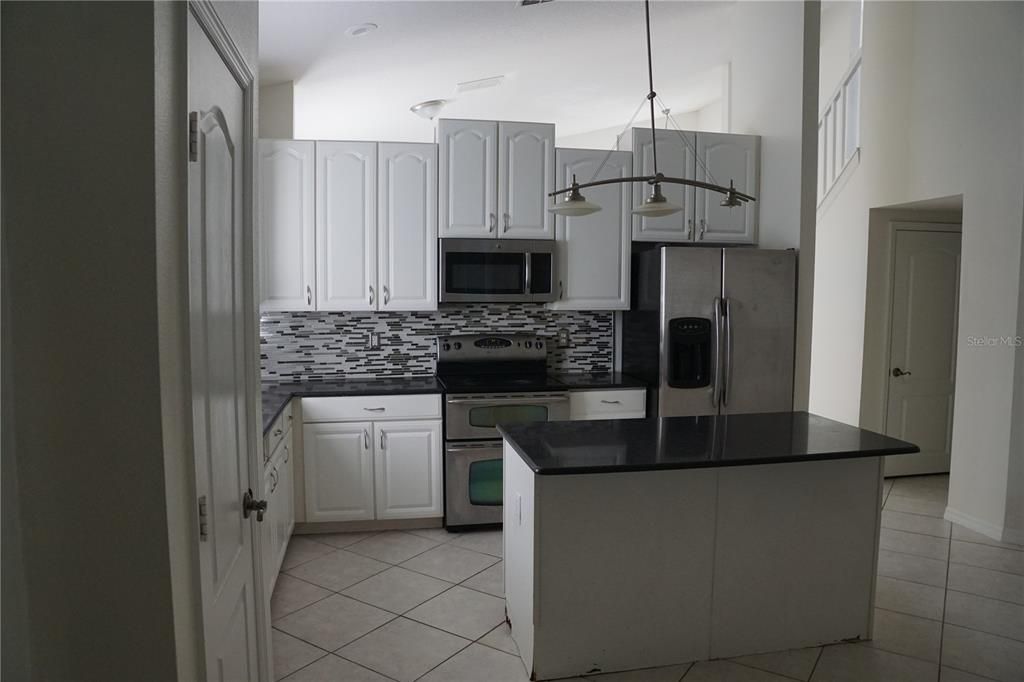 For Sale: $460,000 (4 beds, 2 baths, 2087 Square Feet)