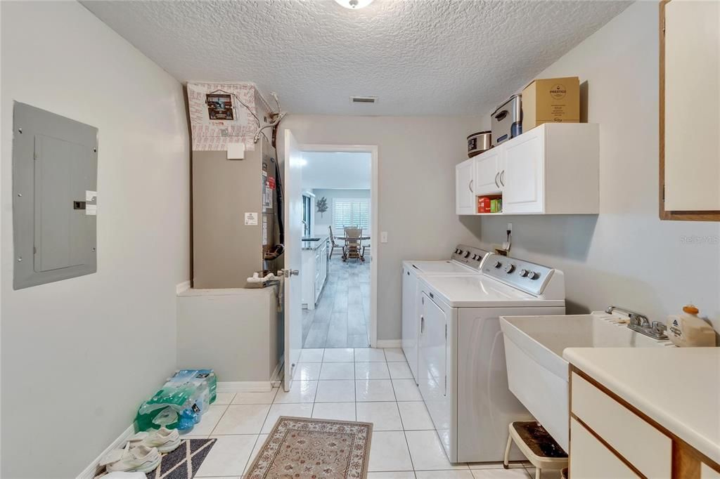 Active With Contract: $375,000 (2 beds, 2 baths, 1923 Square Feet)