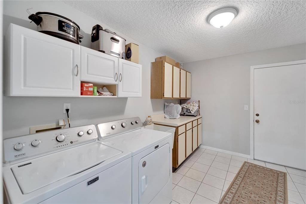 For Sale: $385,000 (2 beds, 2 baths, 1923 Square Feet)