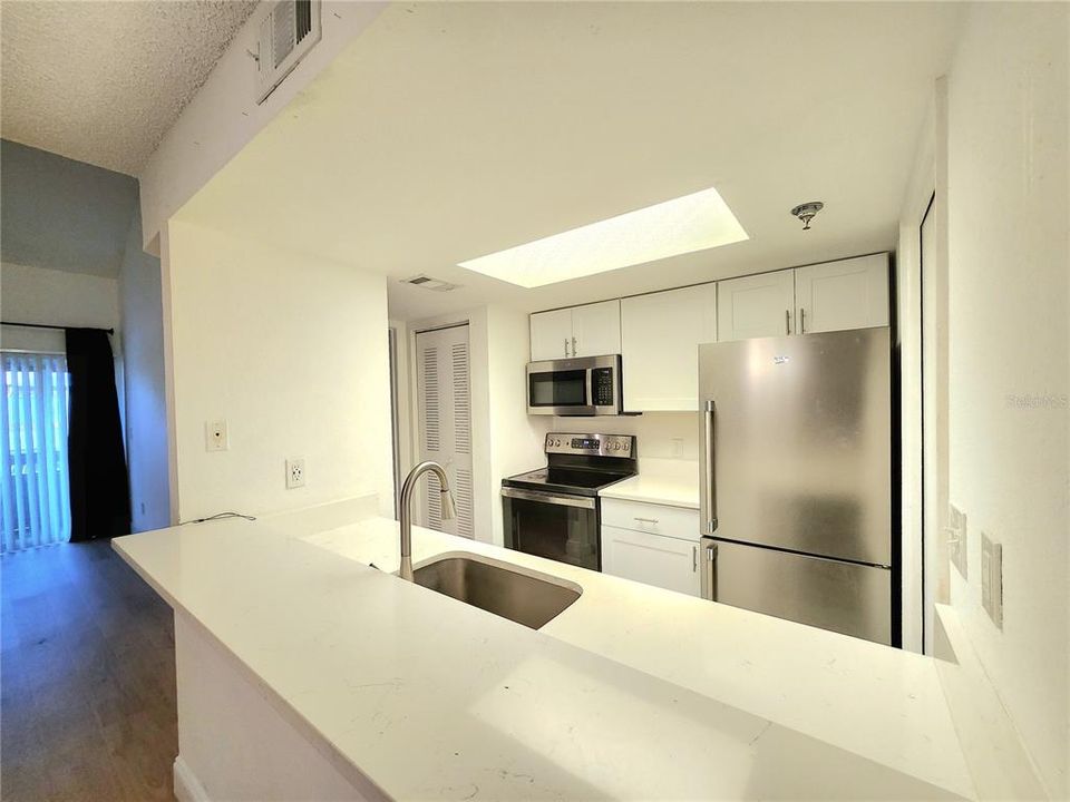 For Sale: $262,000 (2 beds, 2 baths, 1016 Square Feet)