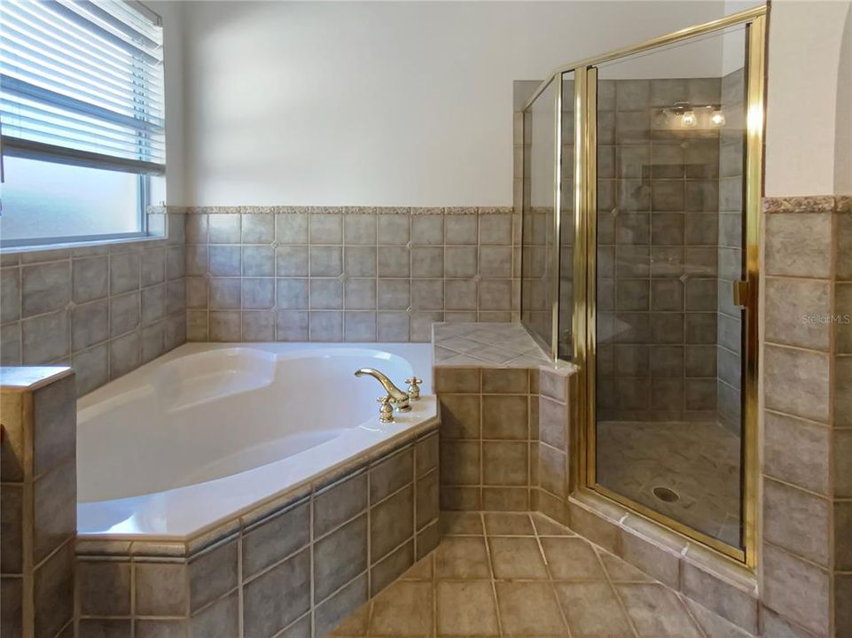 На продажу: $505,000 (3 спален, 2 ванн, 1949 Квадратных фут)
