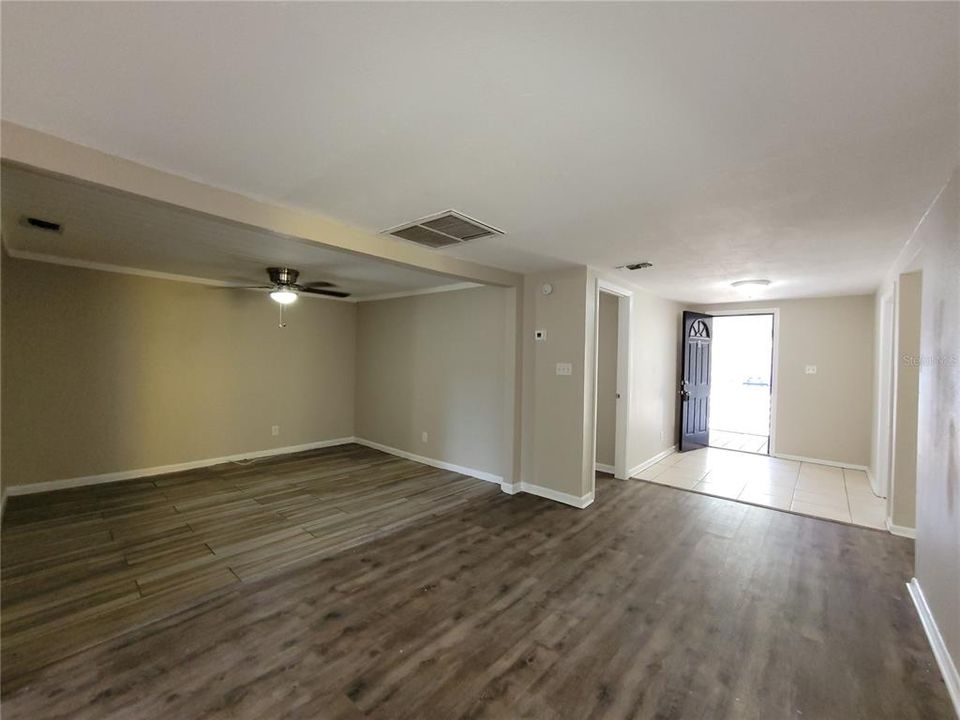 Active With Contract: $1,575 (3 beds, 1 baths, 1493 Square Feet)