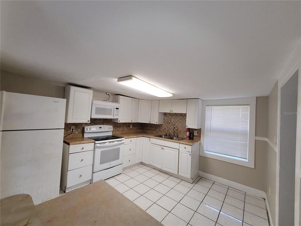 Active With Contract: $1,575 (3 beds, 1 baths, 1493 Square Feet)