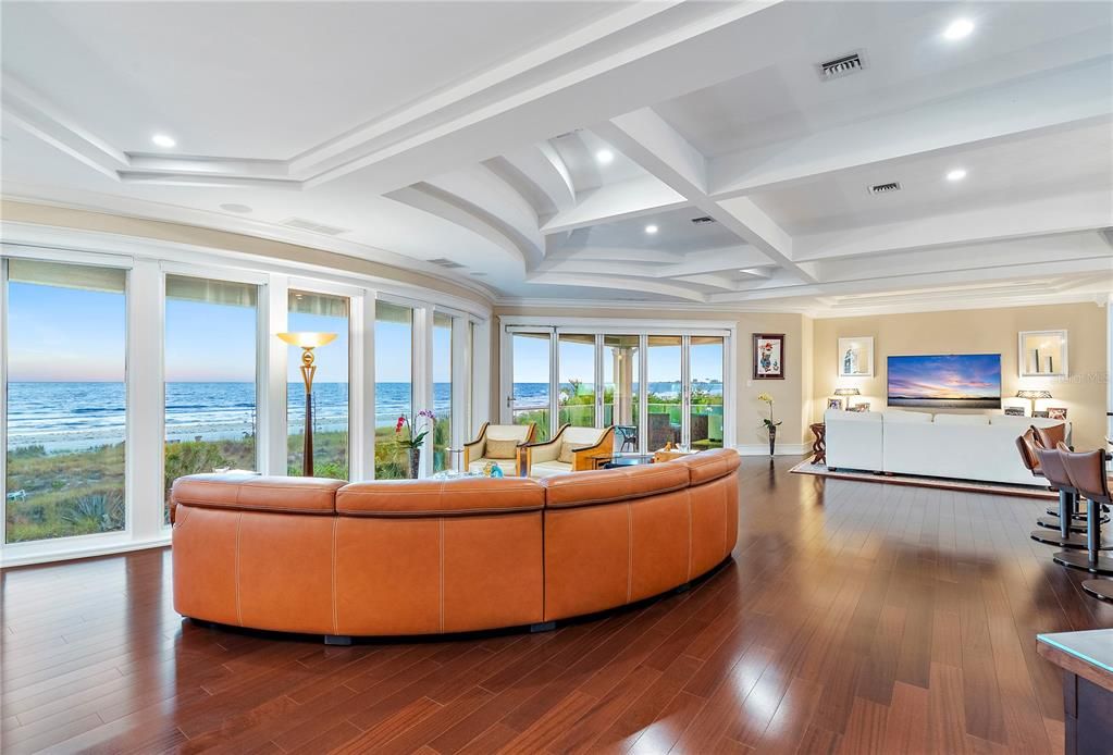 Active With Contract: $12,400,000 (5 beds, 7 baths, 5542 Square Feet)