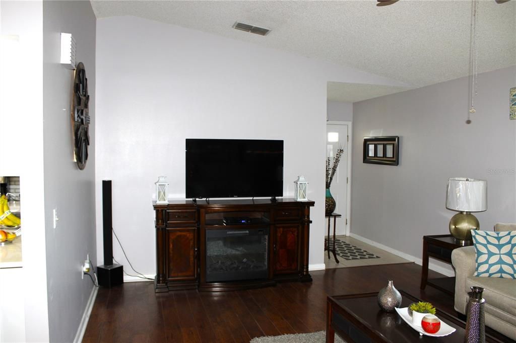 For Sale: $260,000 (2 beds, 2 baths, 1283 Square Feet)