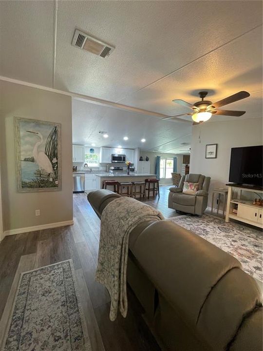 Active With Contract: $269,900 (3 beds, 2 baths, 1352 Square Feet)