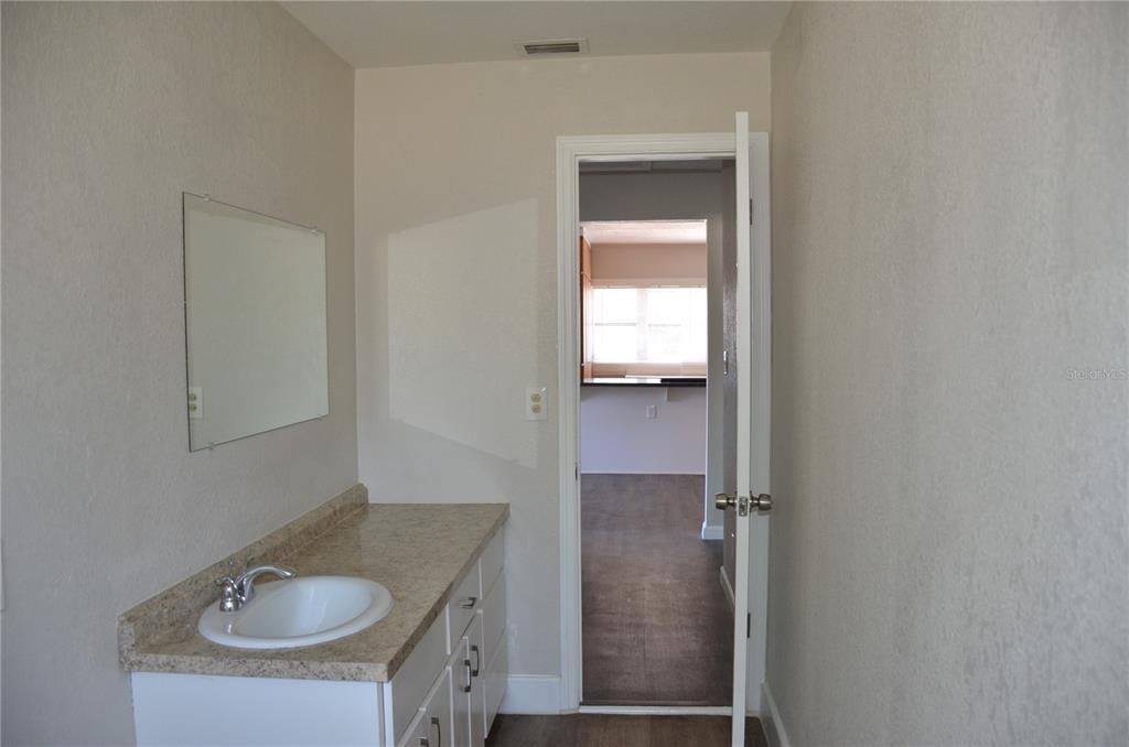 For Rent: $2,100 (3 beds, 2 baths, 1107 Square Feet)