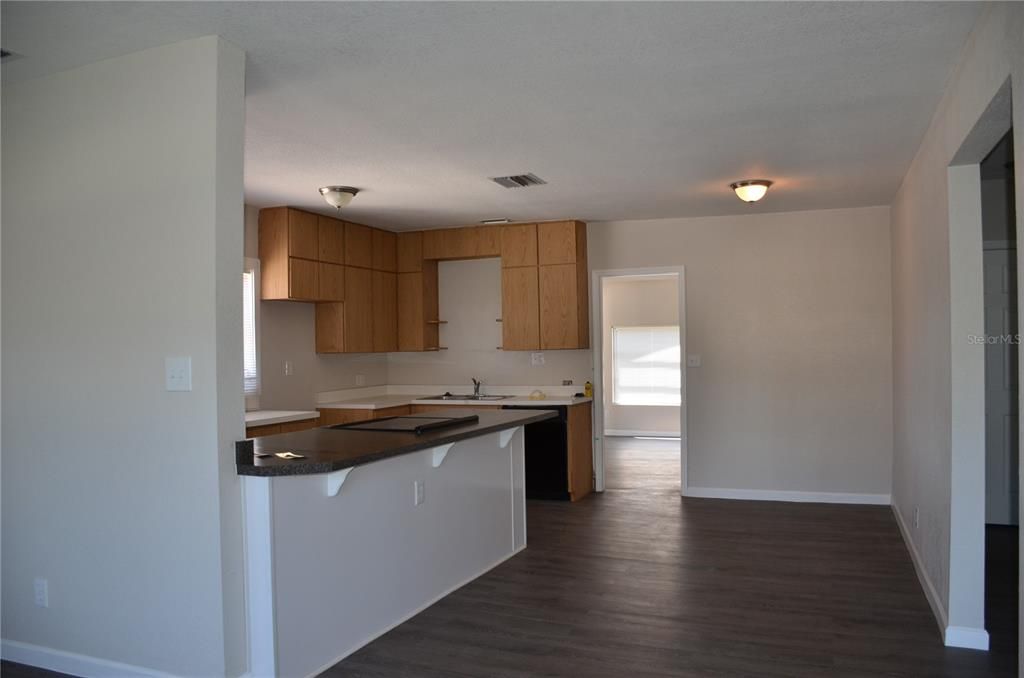 For Rent: $2,100 (3 beds, 2 baths, 1107 Square Feet)