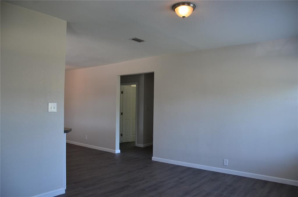 For Rent: $1,700 (3 beds, 2 baths, 1107 Square Feet)