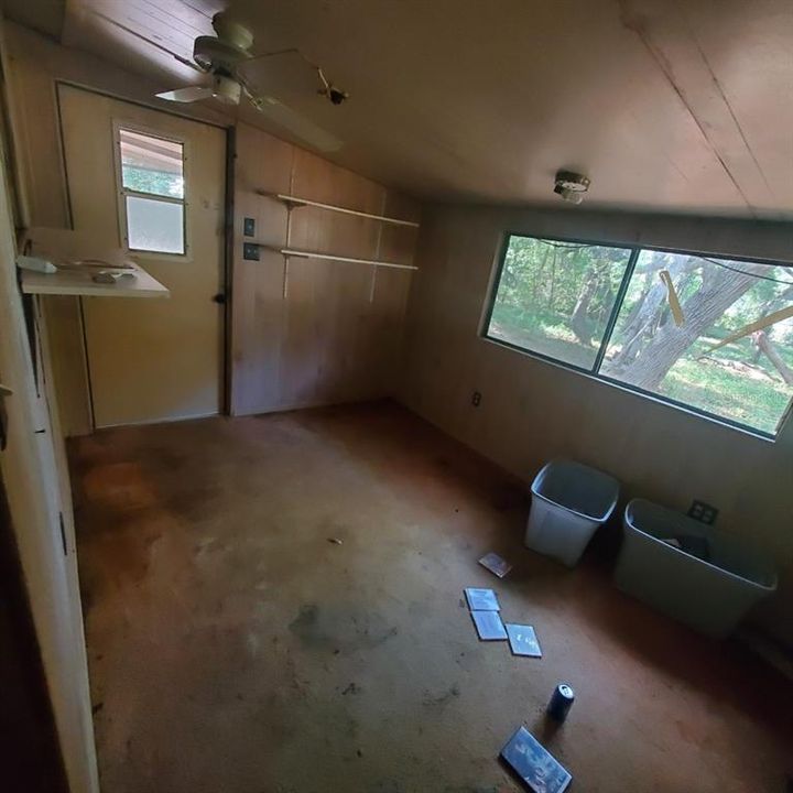 For Sale: $99,000 (2 beds, 1 baths, 700 Square Feet)