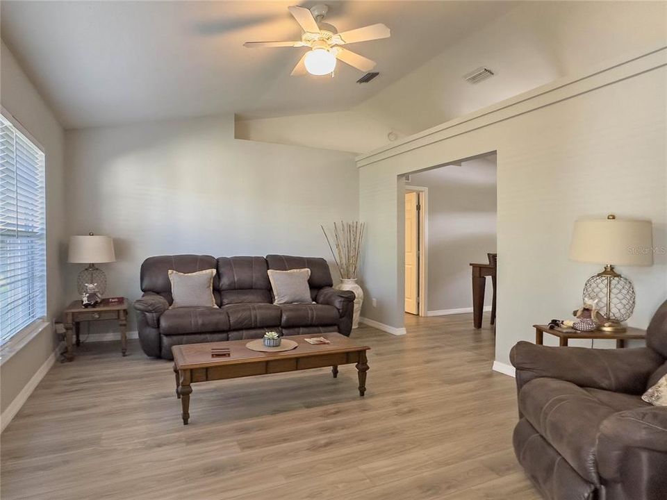 For Sale: $519,900 (3 beds, 2 baths, 1934 Square Feet)