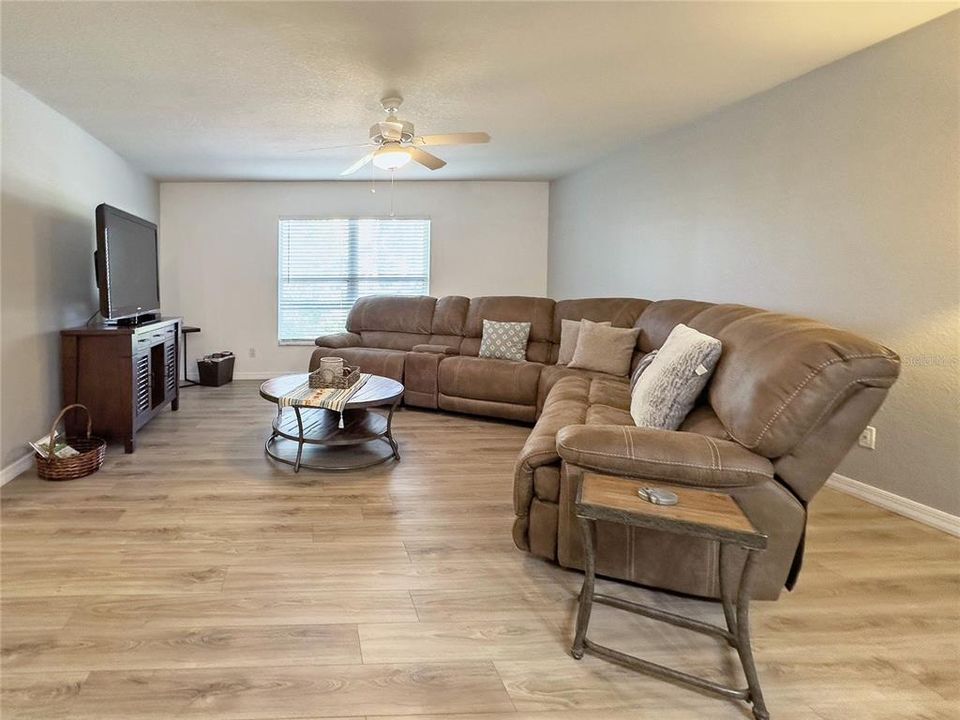 For Sale: $499,900 (3 beds, 2 baths, 1934 Square Feet)