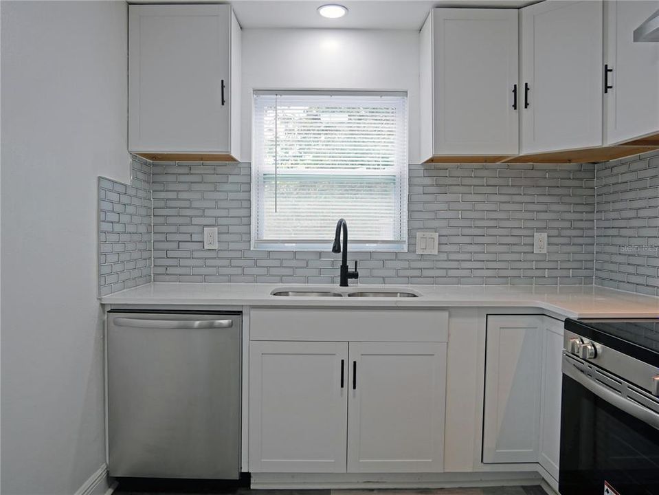 For Sale: $450,000 (3 beds, 2 baths, 1294 Square Feet)