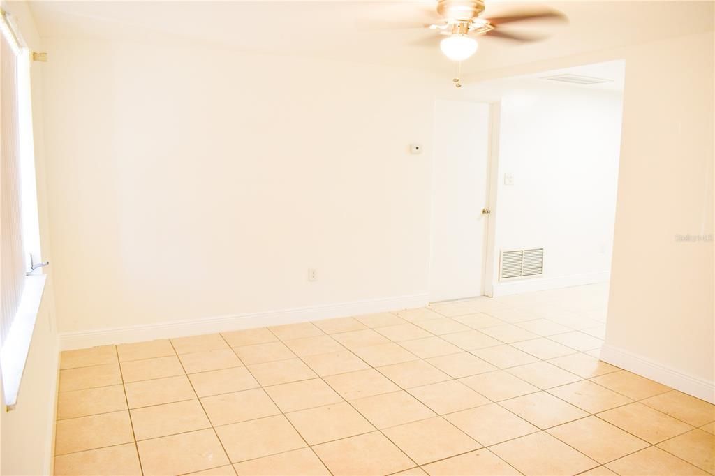 For Rent: $2,200 (2 beds, 1 baths, 956 Square Feet)