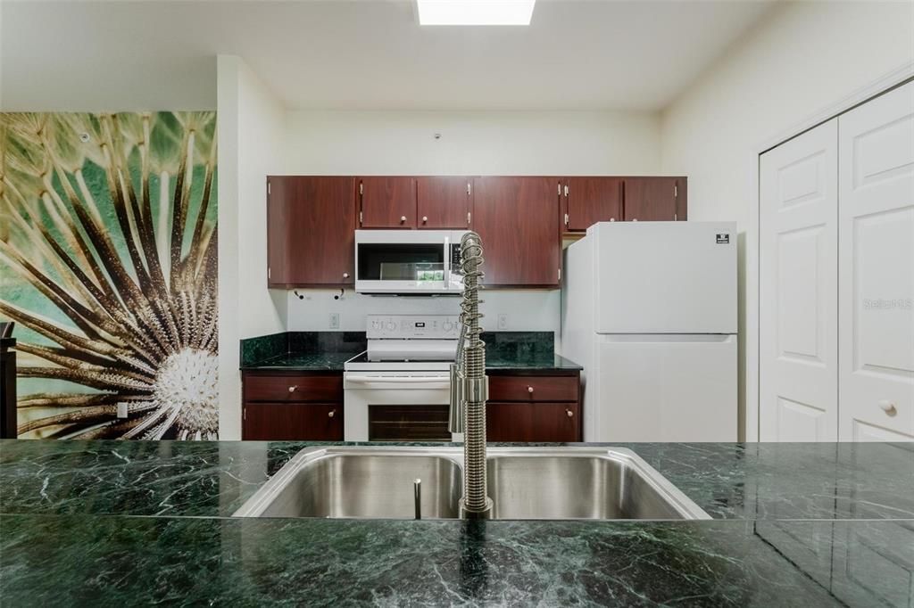 Active With Contract: $244,000 (2 beds, 2 baths, 1142 Square Feet)