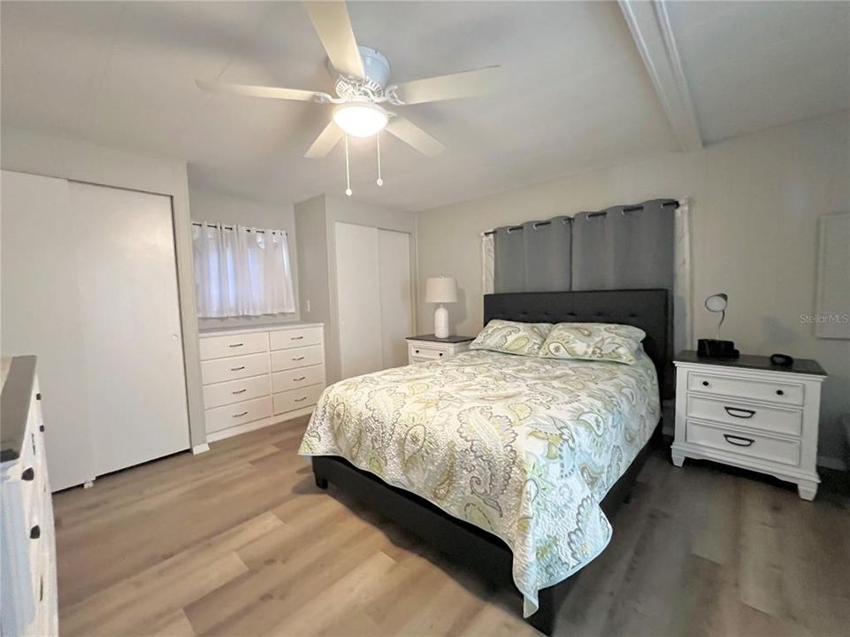 For Sale: $239,900 (2 beds, 2 baths, 1208 Square Feet)