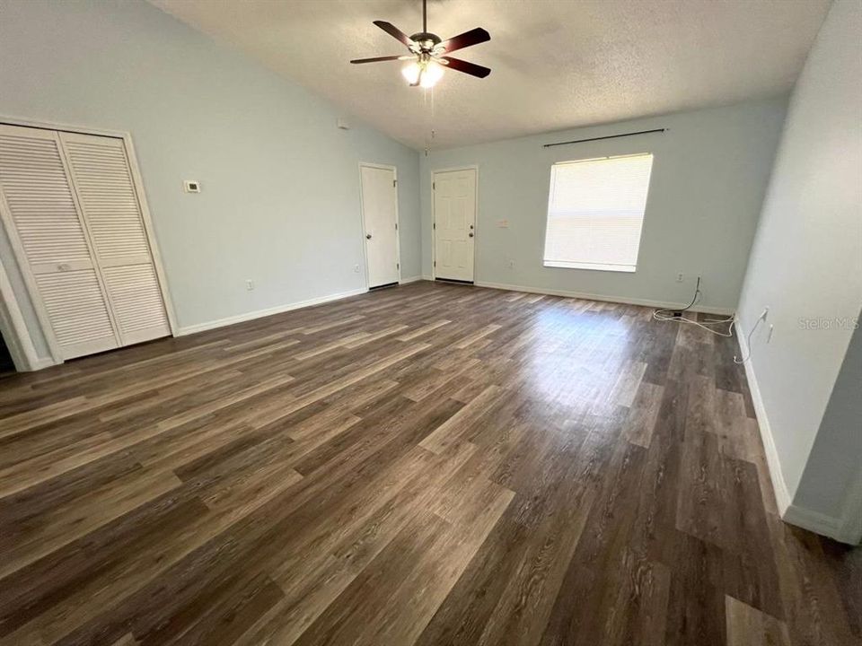 Recently Rented: $1,700 (3 beds, 2 baths, 1348 Square Feet)