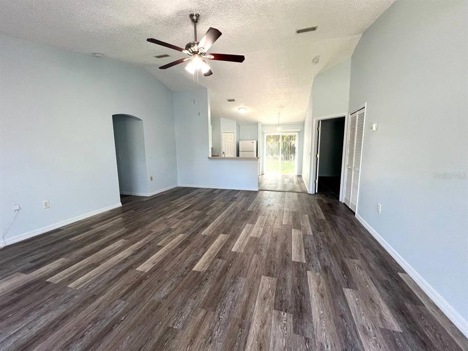 For Rent: $1,700 (3 beds, 2 baths, 1348 Square Feet)