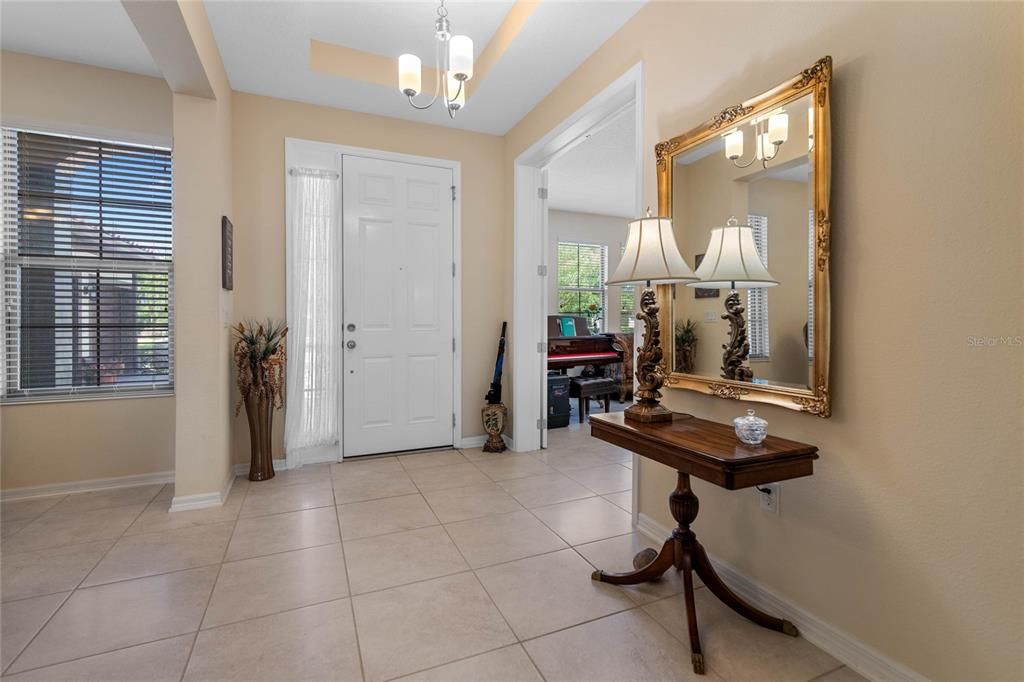 Large Foyer with tray ceiling