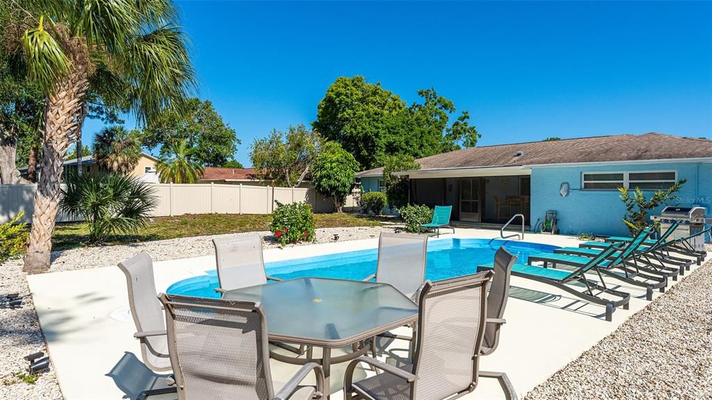 Recently Sold: $485,000 (3 beds, 2 baths, 1802 Square Feet)