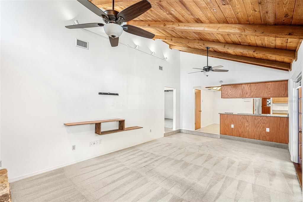 Active With Contract: $475,000 (3 beds, 2 baths, 2061 Square Feet)