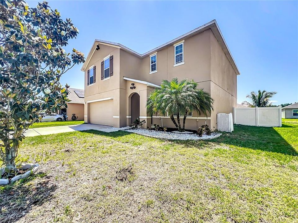 For Sale: $395,000 (4 beds, 2 baths, 2526 Square Feet)