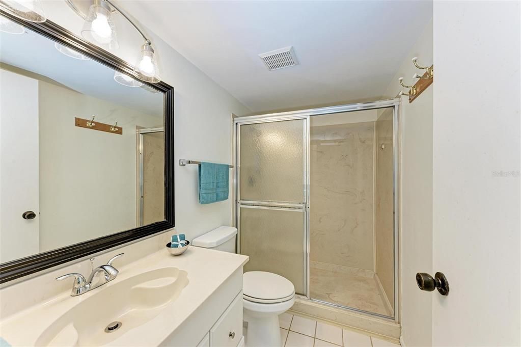 For Sale: $225,000 (2 beds, 2 baths, 1134 Square Feet)