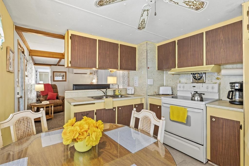 For Sale: $115,000 (1 beds, 1 baths, 459 Square Feet)