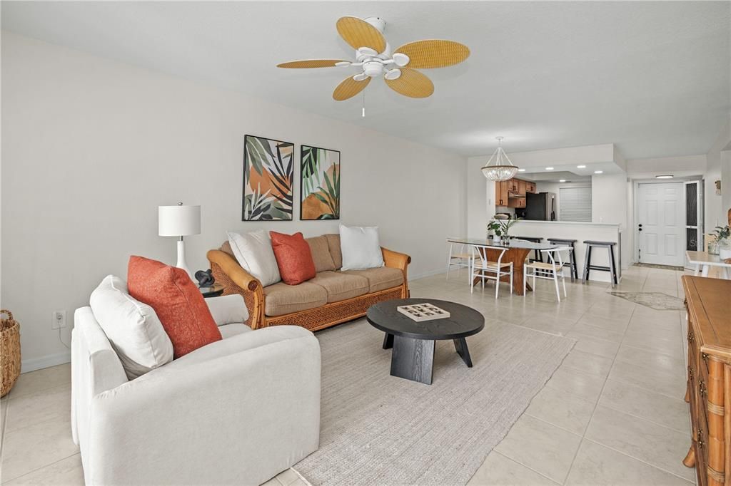 Active With Contract: $219,000 (2 beds, 2 baths, 1104 Square Feet)