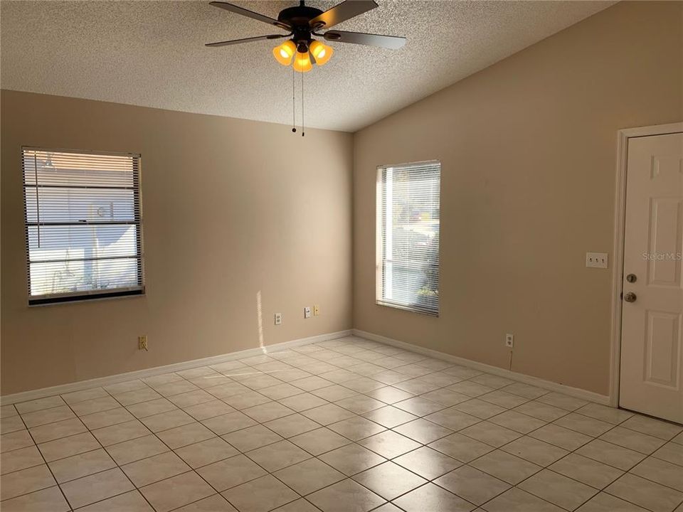 For Rent: $1,800 (3 beds, 2 baths, 1232 Square Feet)