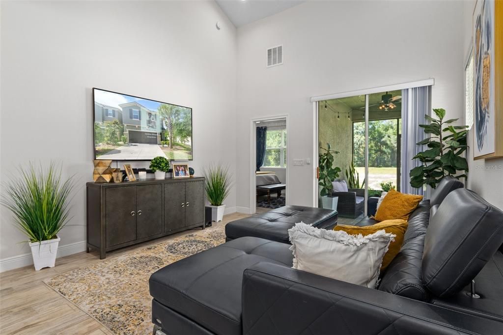 Active With Contract: $490,000 (3 beds, 2 baths, 1962 Square Feet)
