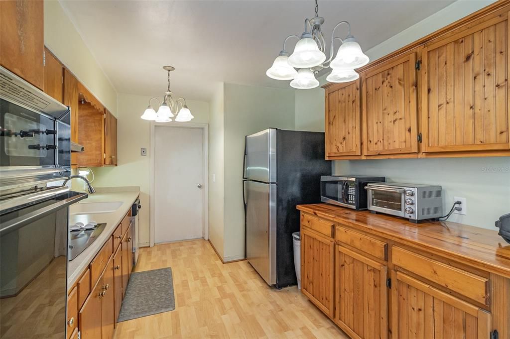 Active With Contract: $260,000 (3 beds, 2 baths, 1242 Square Feet)