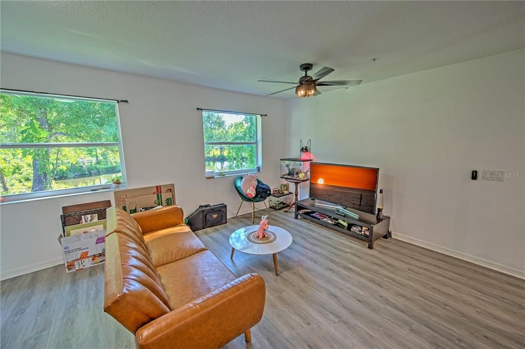 Active With Contract: $235,000 (2 beds, 2 baths, 1112 Square Feet)