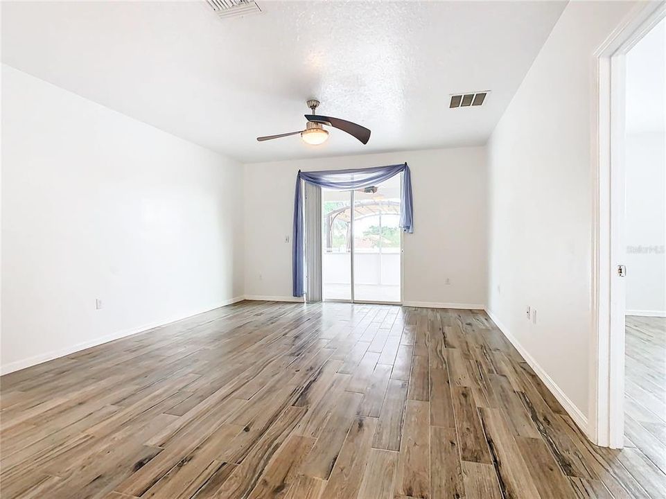 Active With Contract: $340,000 (3 beds, 2 baths, 1581 Square Feet)