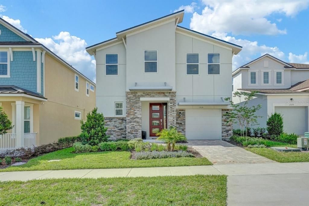 Recently Sold: $550,000 (4 beds, 3 baths, 2472 Square Feet)